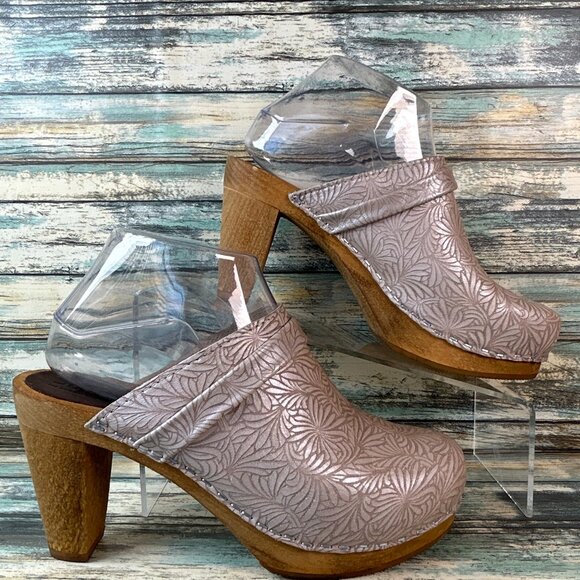 Sanita Clog Sz 6.5-7 Metallic Beige Floral Embossed Leather Mule Dress Shoes - Picture 1 of 13